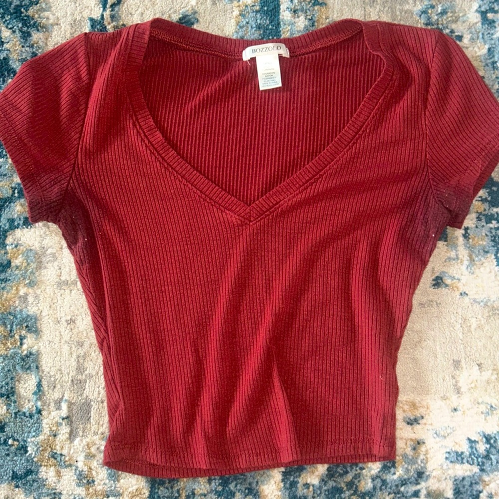 Cute v neck red top!